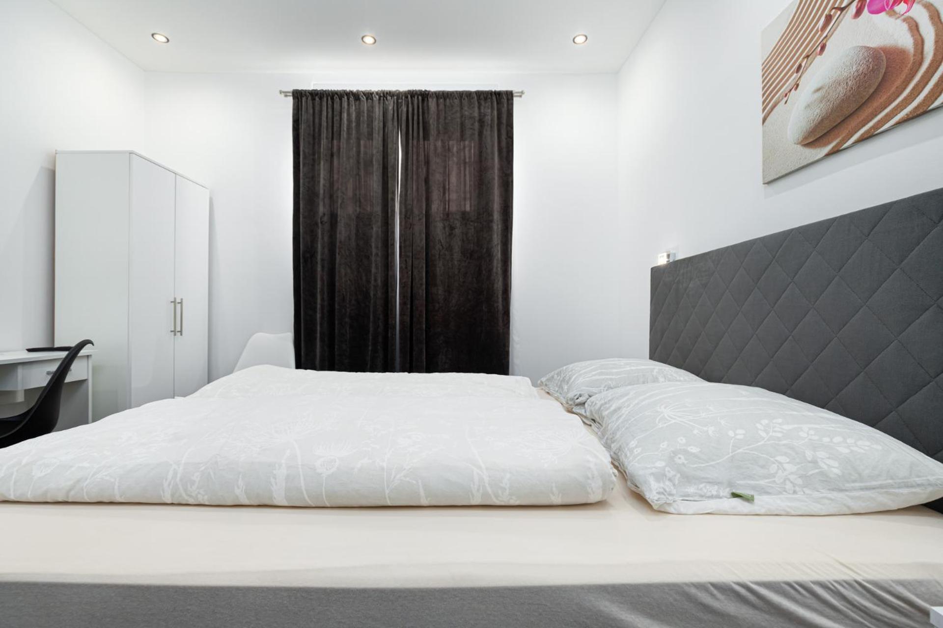 Rooms And Studio Flora Porec Bagian luar foto