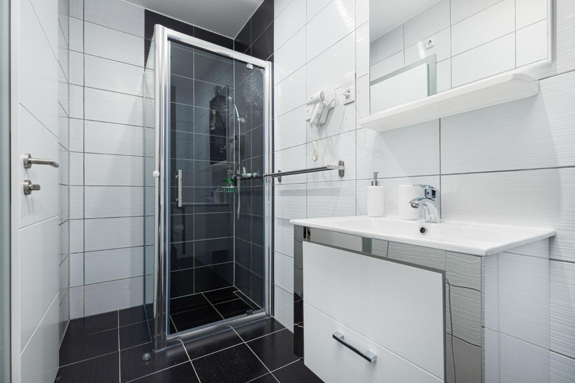 Rooms And Studio Flora Porec Bagian luar foto