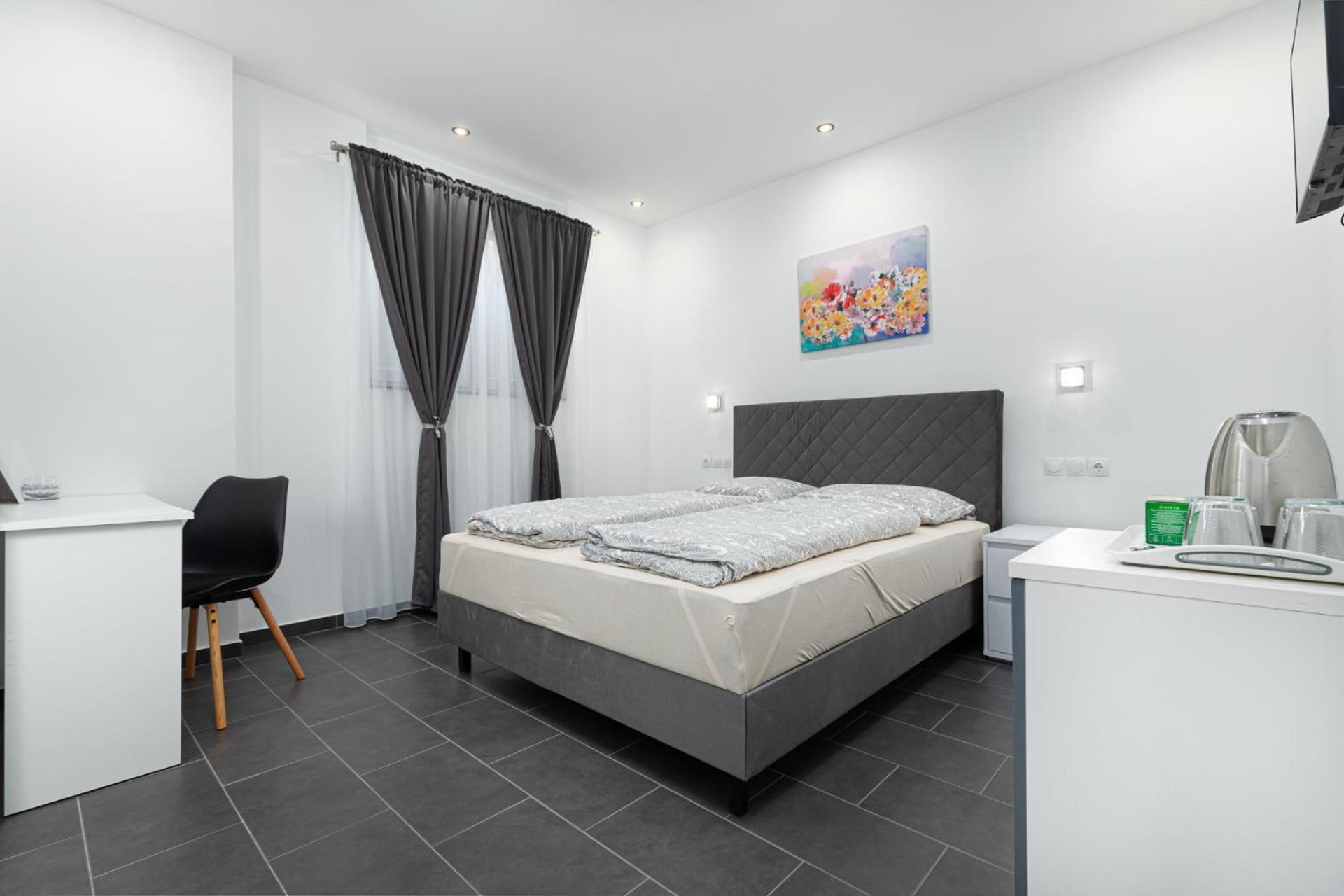 Rooms And Studio Flora Porec Bagian luar foto