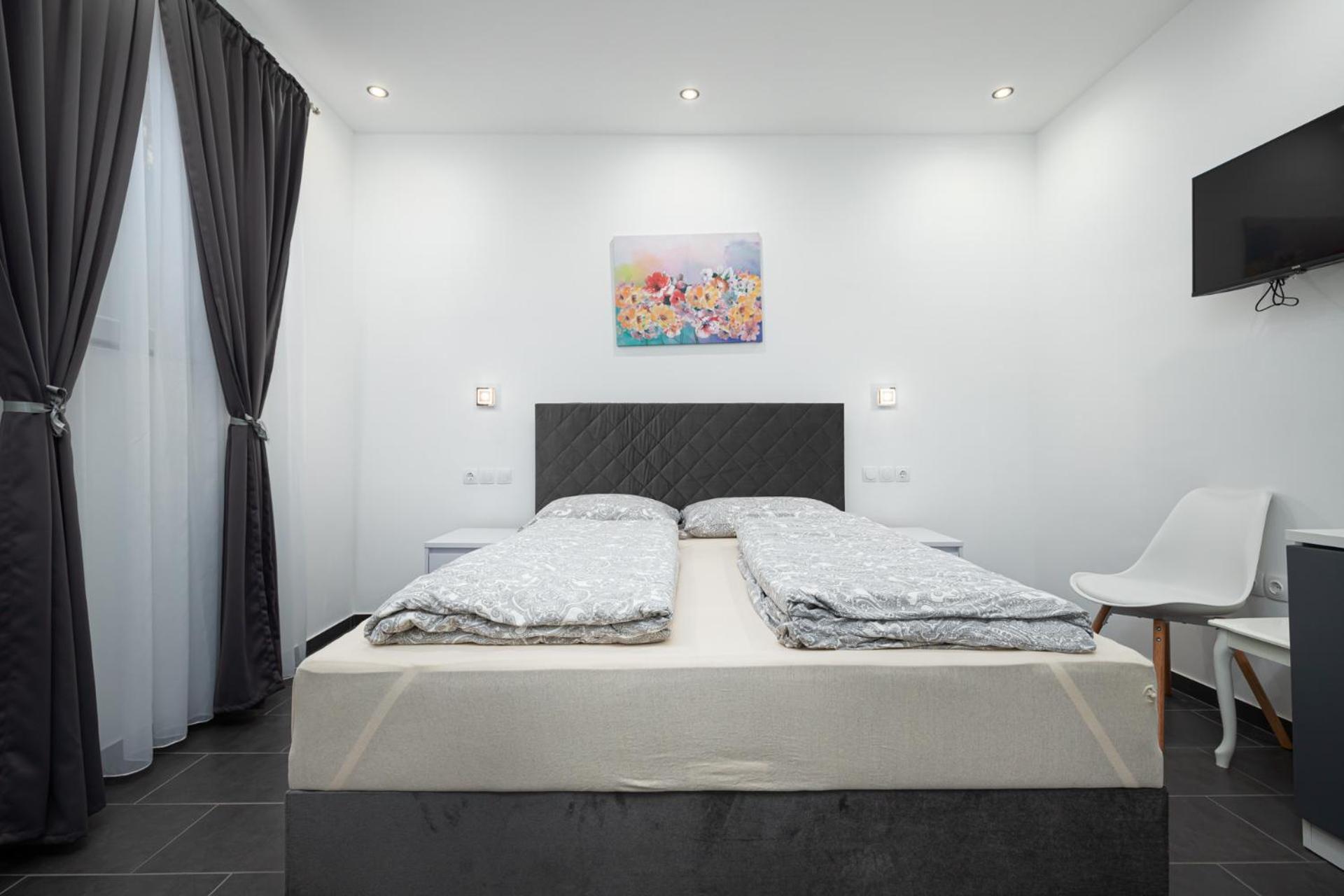 Rooms And Studio Flora Porec Bagian luar foto