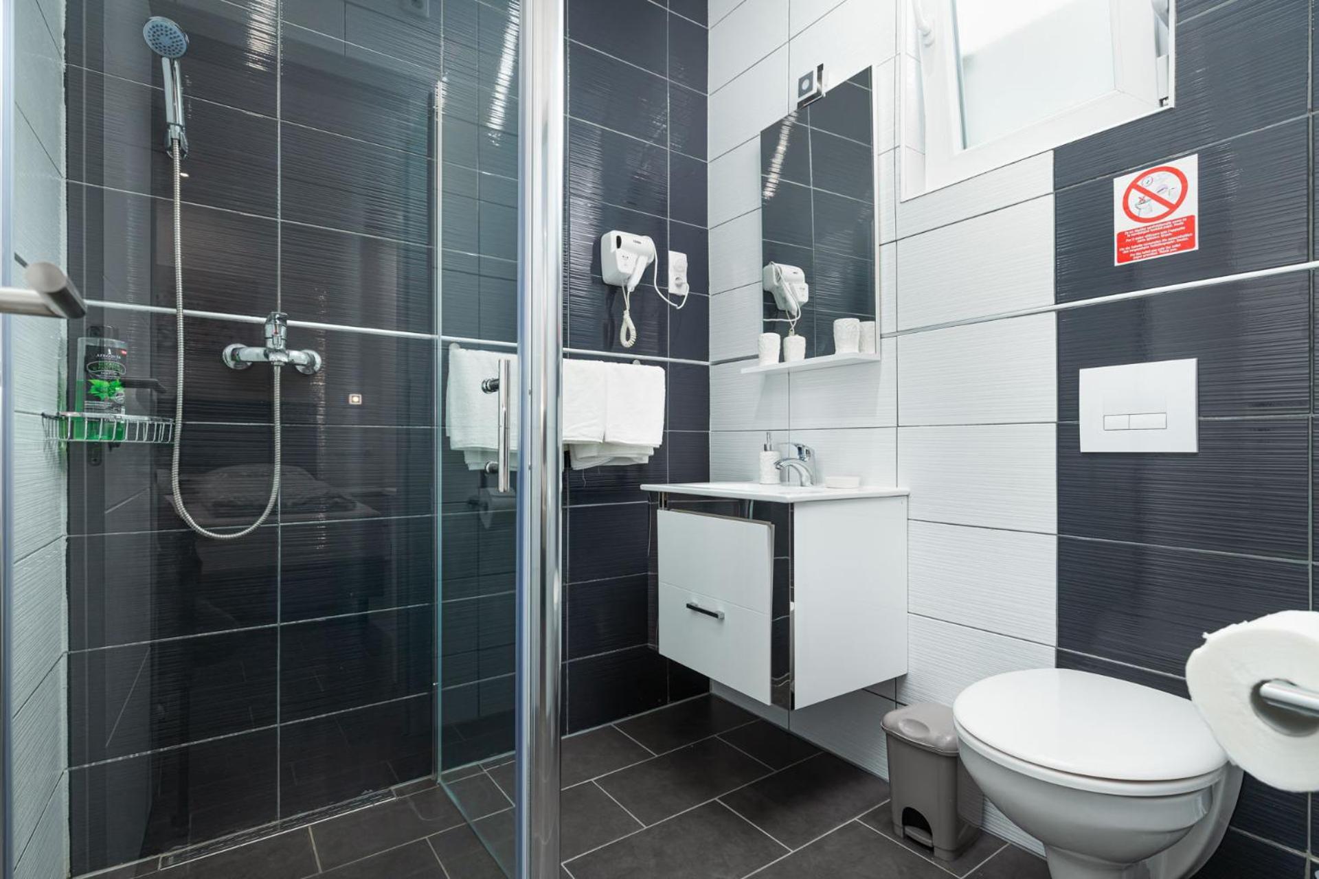 Rooms And Studio Flora Porec Bagian luar foto