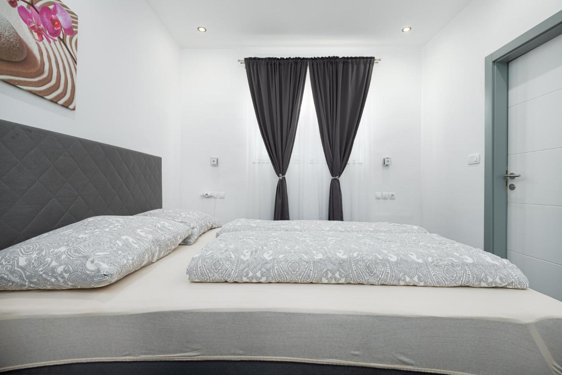Rooms And Studio Flora Porec Bagian luar foto