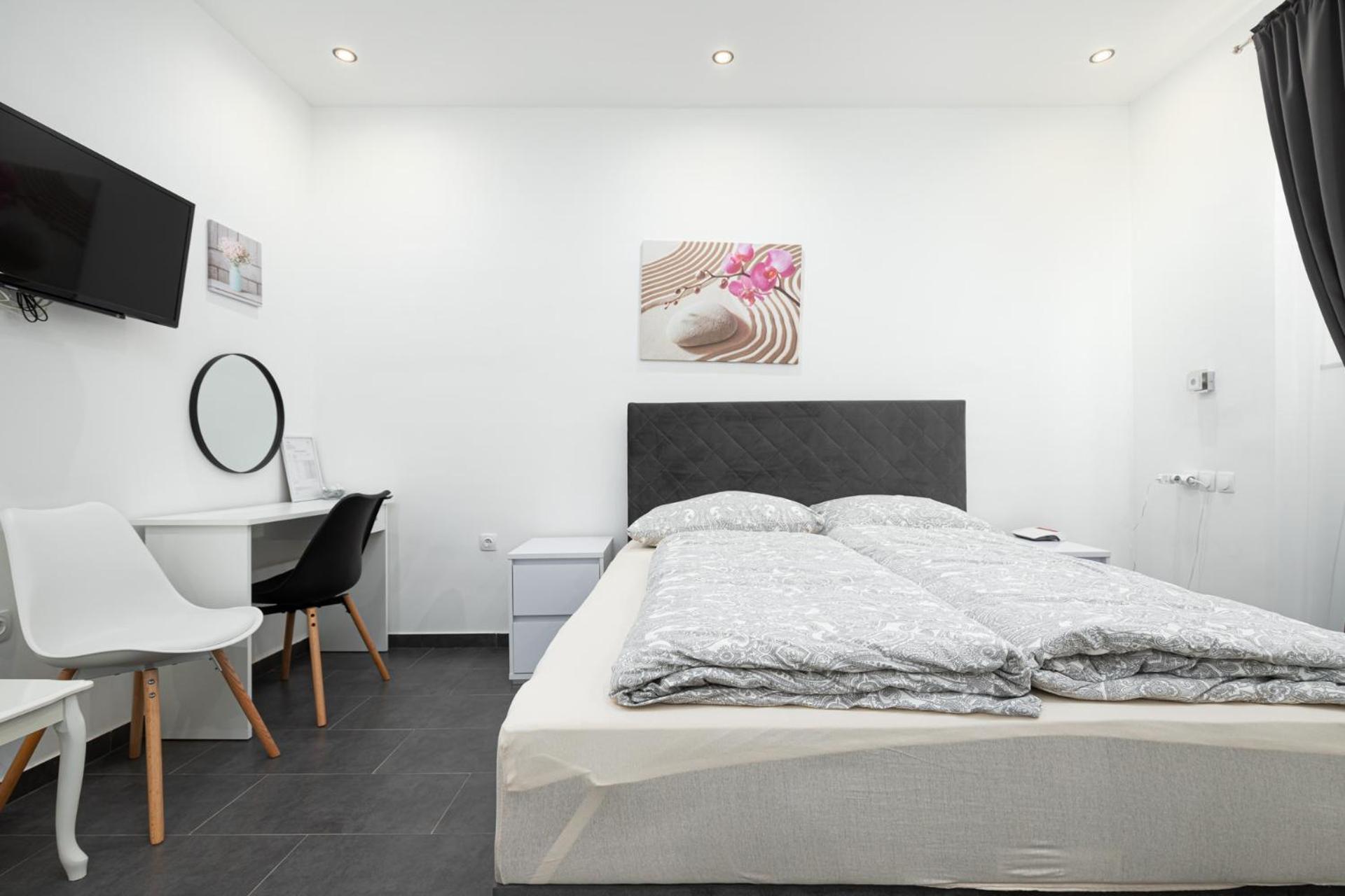 Rooms And Studio Flora Porec Bagian luar foto