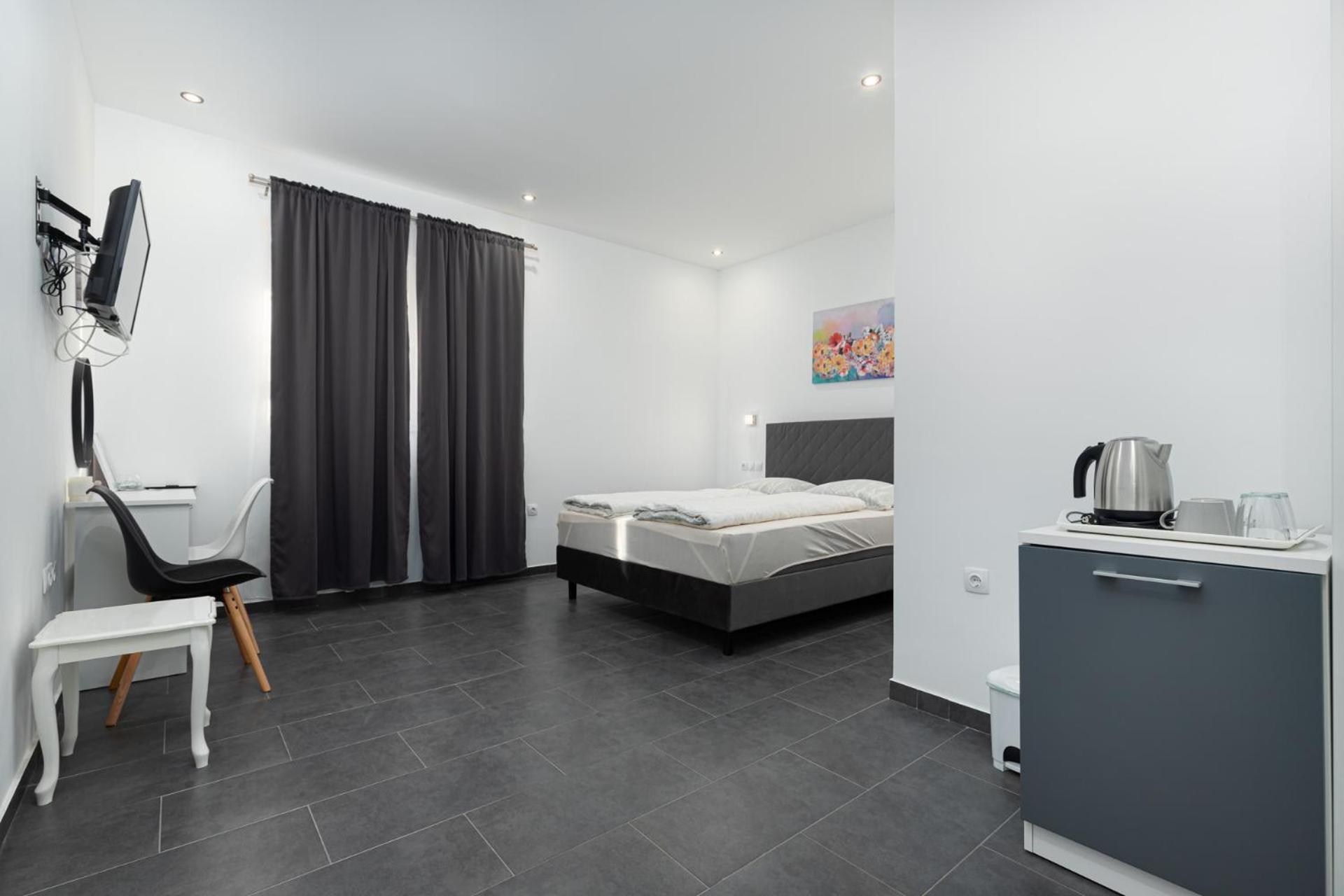 Rooms And Studio Flora Porec Bagian luar foto