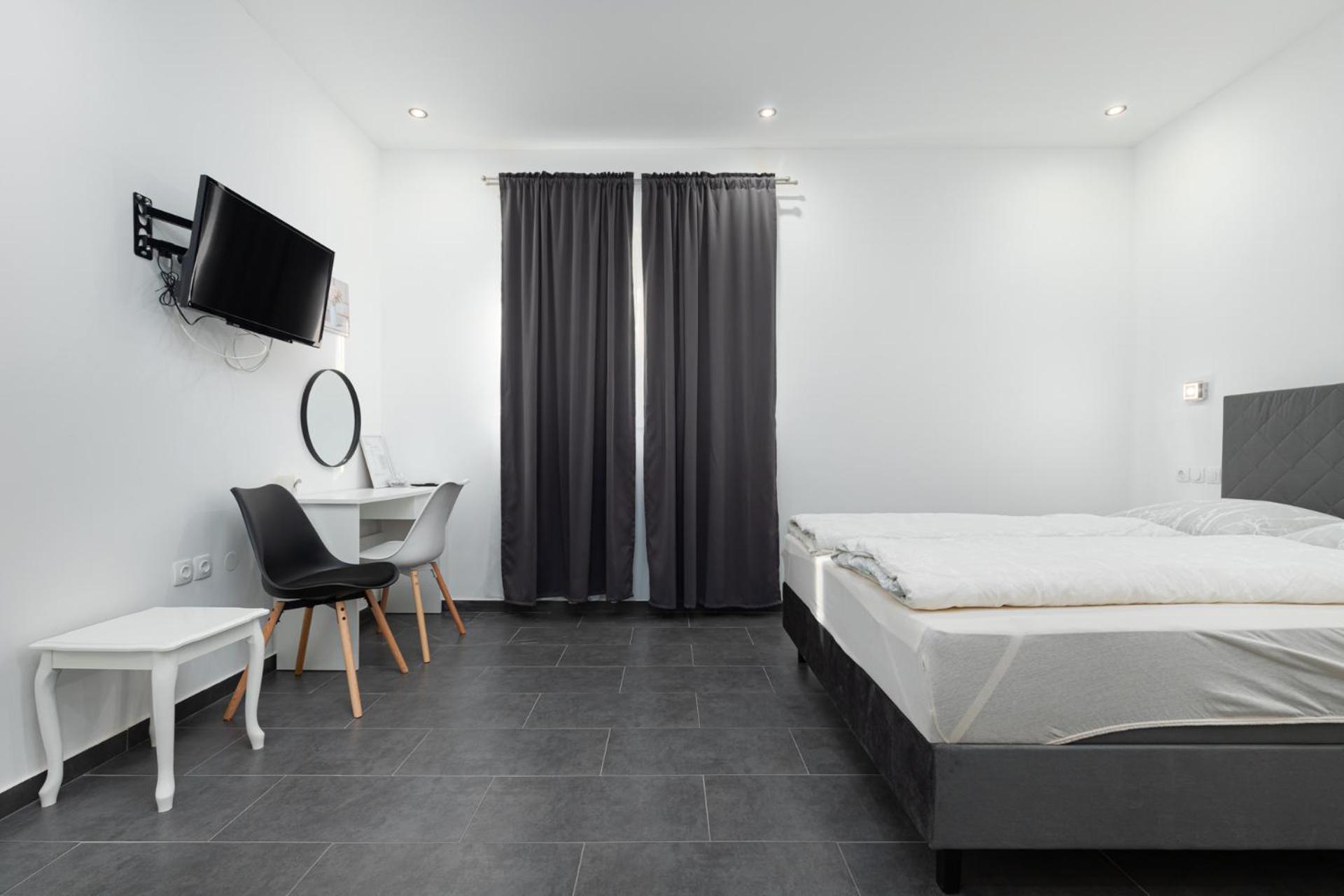 Rooms And Studio Flora Porec Bagian luar foto