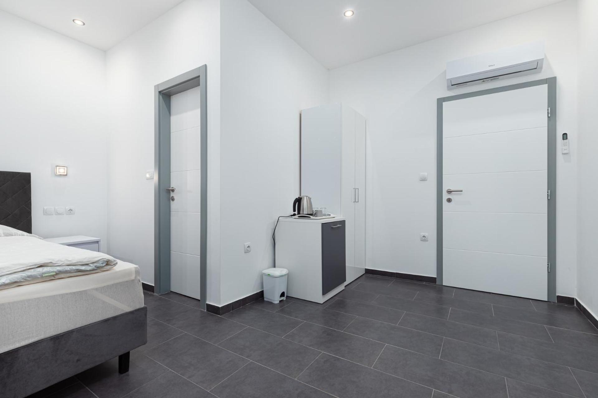 Rooms And Studio Flora Porec Bagian luar foto