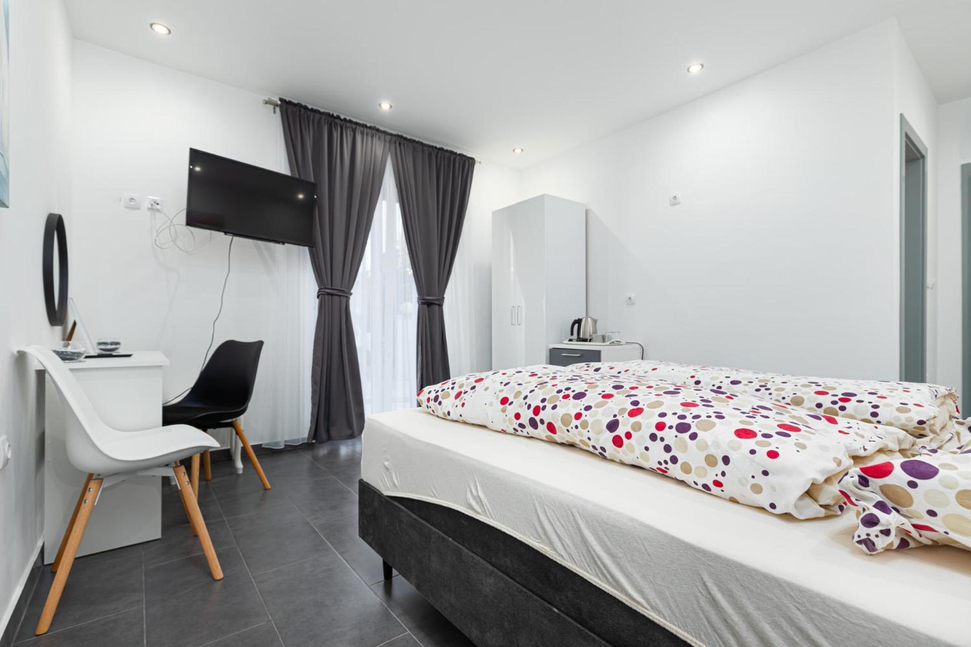 Rooms And Studio Flora Porec Bagian luar foto