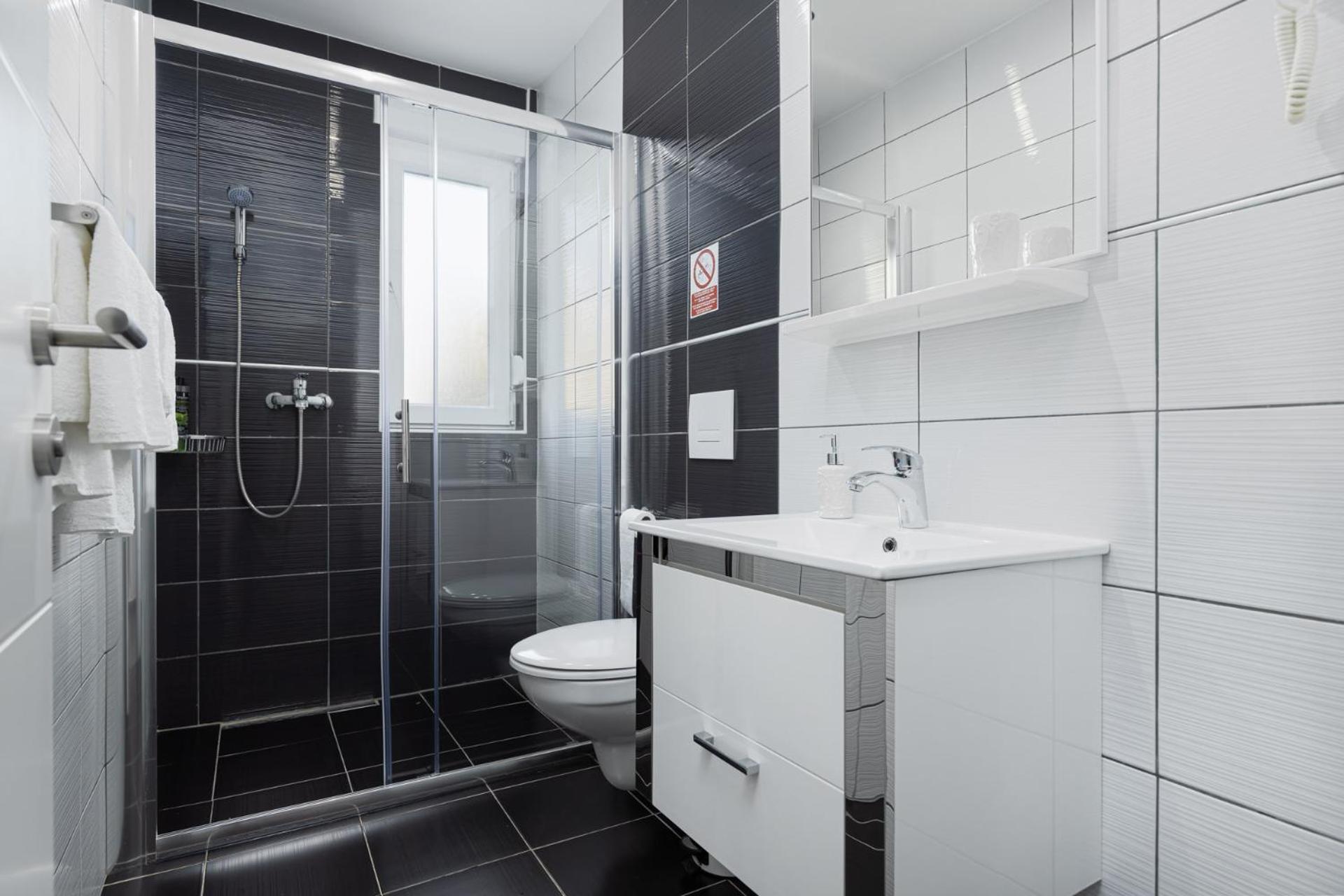 Rooms And Studio Flora Porec Bagian luar foto