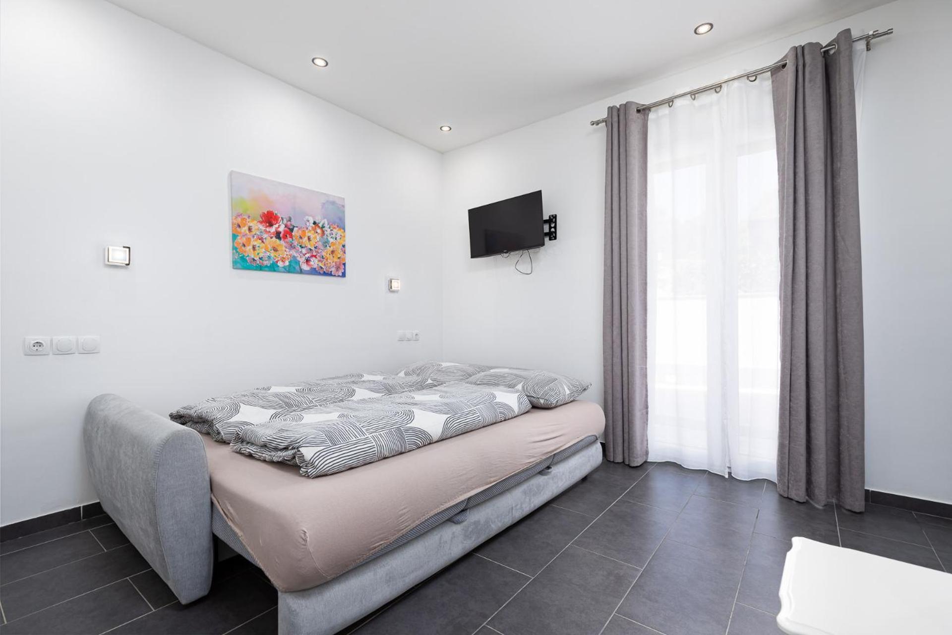 Rooms And Studio Flora Porec Bagian luar foto