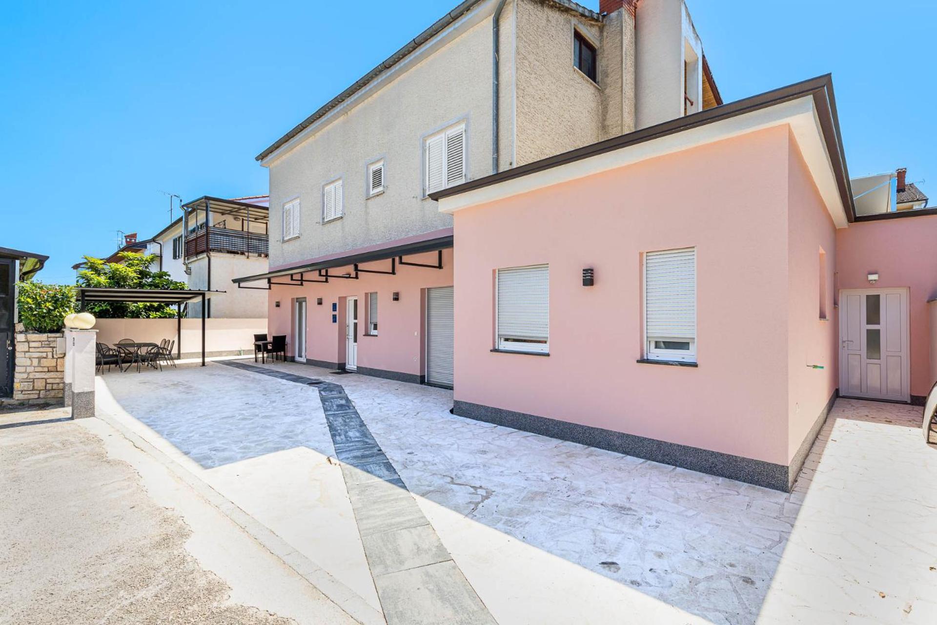 Rooms And Studio Flora Porec Bagian luar foto
