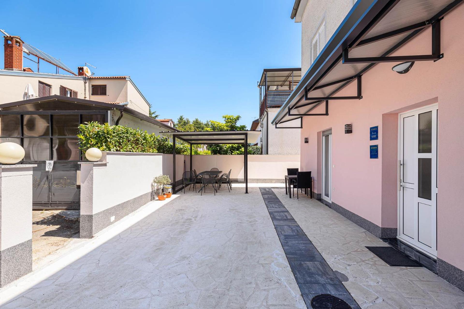 Rooms And Studio Flora Porec Bagian luar foto