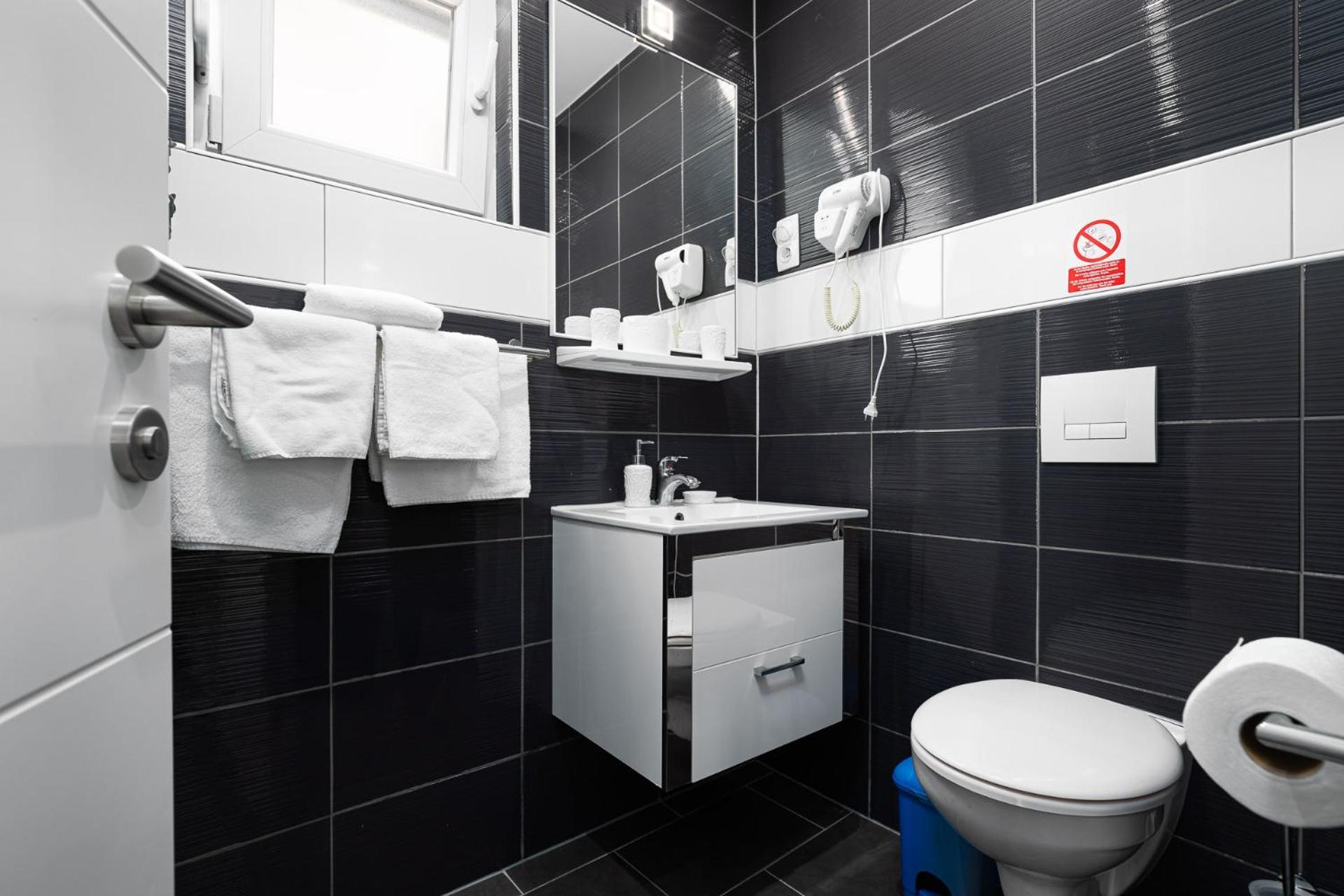 Rooms And Studio Flora Porec Bagian luar foto